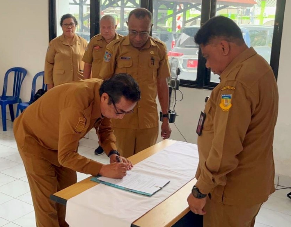 Serah Terima Jabatan Plt. Kepala Dinas Perdagangan dan Perindustrian Provinsi Papua