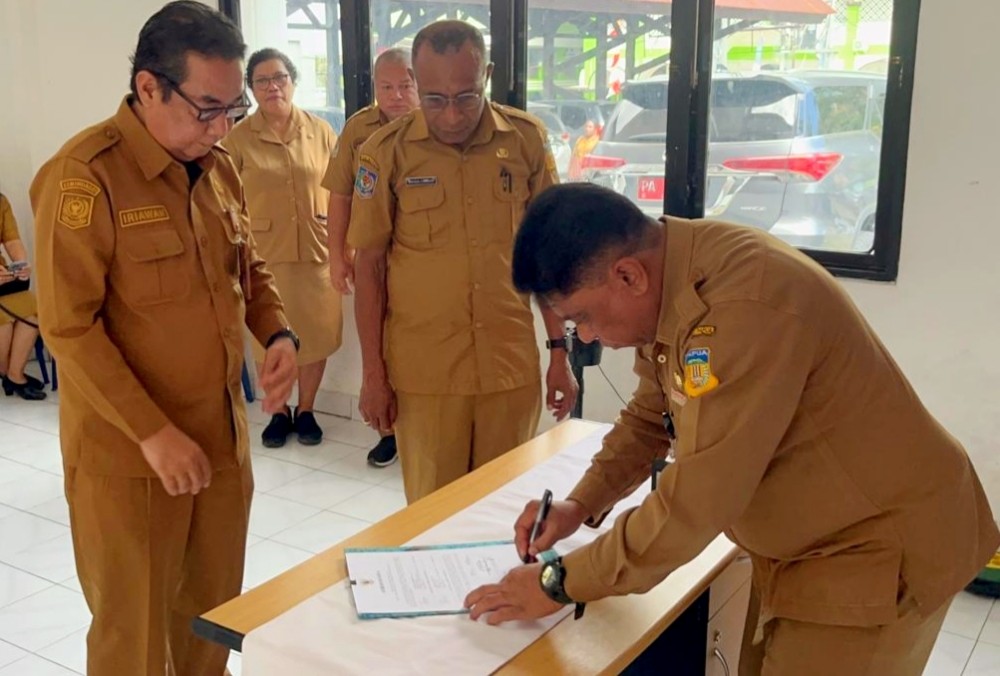 Serah Terima Jabatan Plt. Kepala Dinas Perdagangan dan Perindustrian Provinsi Papua